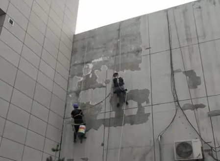 麦积楼顶漏水维修公司分享下麦积外墙防水的注意事项